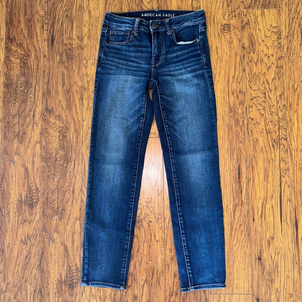 American Eagle Skinny Jeans size 4 short. Dark wash
